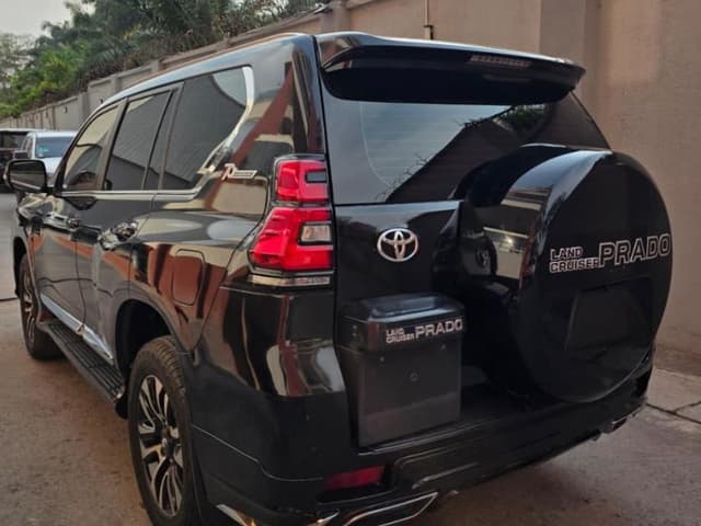 Toyota Land Cruiser Prado VXR 2023 - V6 Essence Full Options - Gombe Toyota in Kinshasa 2023 6 cylindres mediacongo Land C...