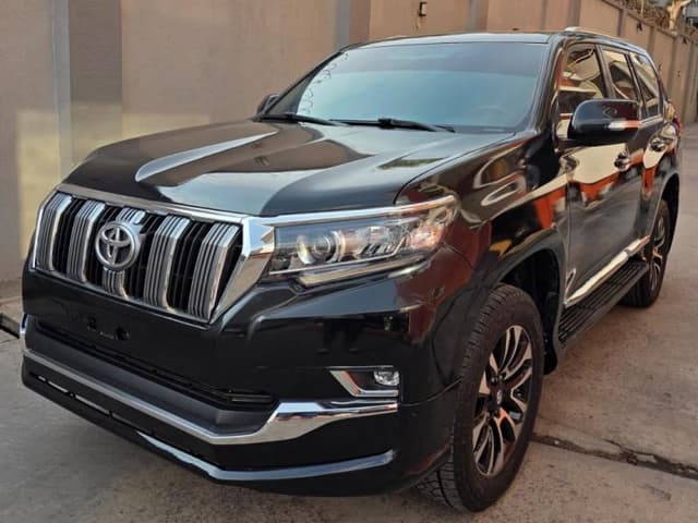 Toyota Land Cruiser Prado VXR 2023 - V6 Essence Full Options - Gombe Toyota in Kinshasa 2023 6 cylindres mediacongo Land C...