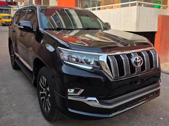 Toyota Land Cruiser Prado VXR 2023 - V6 Essence Full Options - Gombe Toyota in Kinshasa 2023 6 cylindres mediacongo Land C...