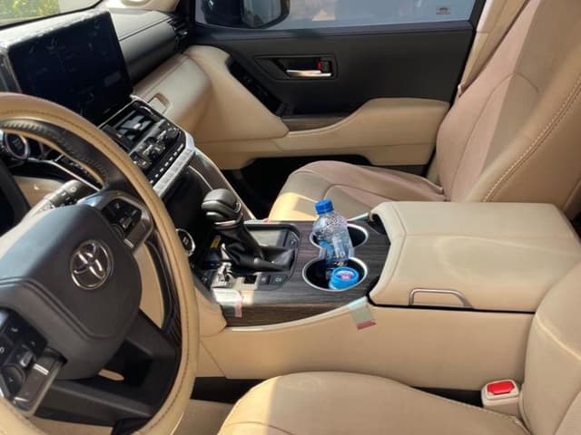 Toyota Land Cruiser VX 2023 - Automatique Essence, Version CFAO - Gombe Toyota in Kinshasa 2023 mediacongo Land Cruiser VX...