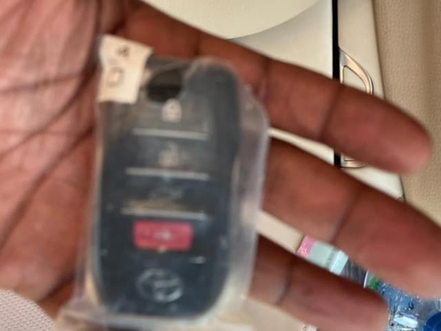 Toyota Land Cruiser VX 2023 - Automatique Essence, Version CFAO - Gombe Toyota in Kinshasa 2023 mediacongo Land Cruiser VX...