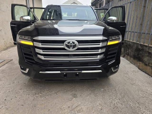 Toyota Land Cruiser VX-R 2025 - Neuf 0 km Essence Automatique - Limete Toyota in Kinshasa Land Cruiser VX-R 2025 Essence A...