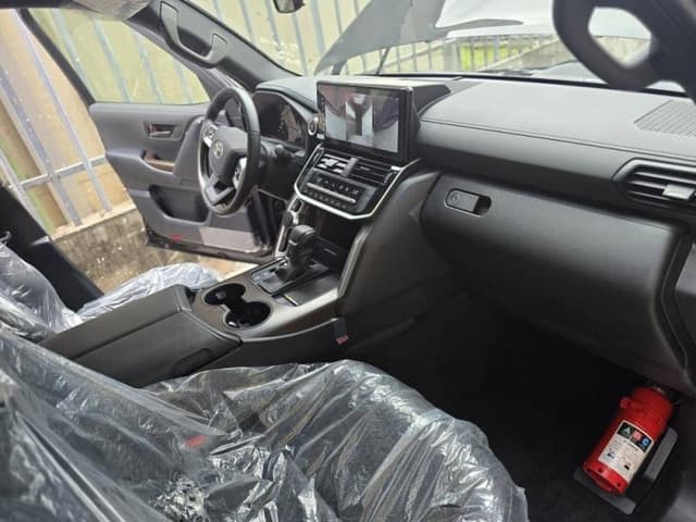 Toyota Land Cruiser VX-R 2025 - Neuf 0 km Essence Automatique - Limete Toyota in Kinshasa Land Cruiser VX-R 2025 Essence A...