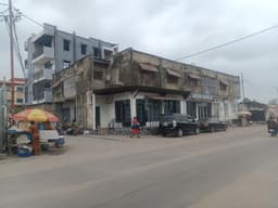 Vignette de Vaste parcelle de 450m² avec bâtiment commercial - Kintambo, Kinshasa 8