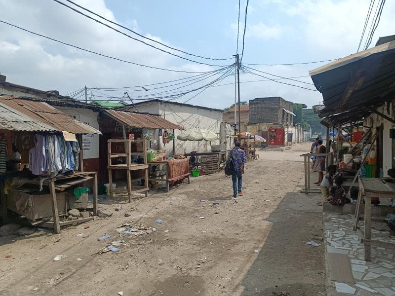 Vaste parcelle de 500m² bien située - Kintambo, Kinshasa à Kinshasa 500m² (20x25m) mediacongo https://www.mediacongo.net/a...