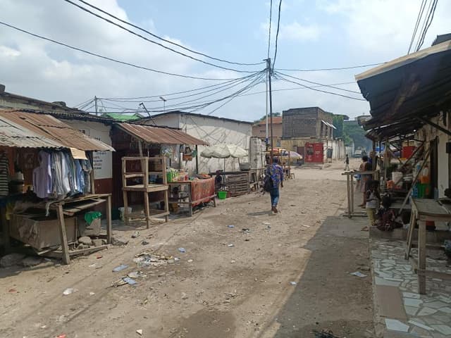 Vaste parcelle de 500m² bien située - Kintambo, Kinshasa in Kinshasa mediacongo 500m² (20x25m) https://www.mediacongo.net/...