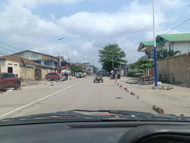 Vaste parcelle de 500m² bien située - Kintambo, Kinshasa in Kinshasa mediacongo 500m² (20x25m) https://www.mediacongo.net/...