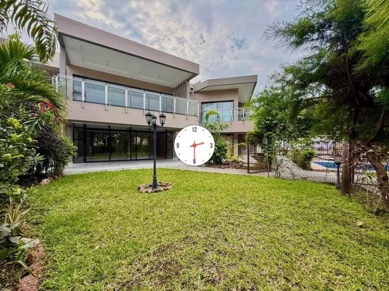 Villa de luxe 6 chambres avec piscine à débordement - Mont Fleury, Ngaliema à Kinshasa 6 6 mediacongo https://www.mediacon...