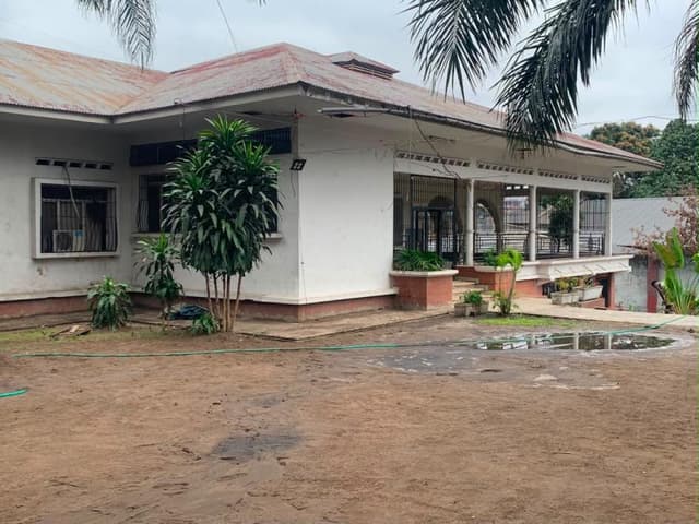 Villa de prestige sur terrain de 2400m² - Ma Campagne, Ngaliema in Kinshasa mediacongo 2400m² (40m x 60m) https://www.medi...