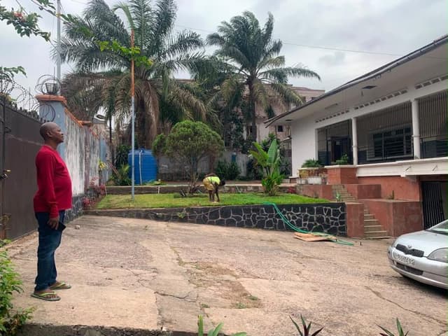 Villa de prestige sur terrain de 2400m² - Ma Campagne, Ngaliema in Kinshasa mediacongo 2400m² (40m x 60m) https://www.medi...