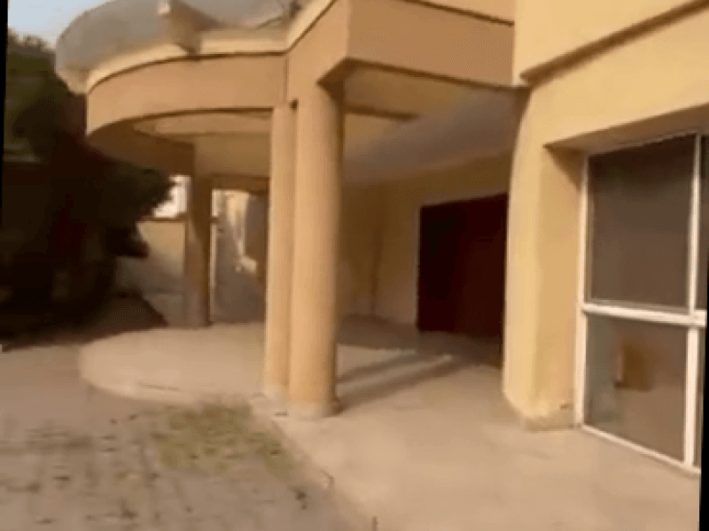 Villa de standing 5 chambres avec piscine - Gombe, Kinshasa à Kinshasa 5 4 1300m² mediacongo https://www.mediacongo.net/an...