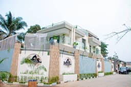 Vignette de Villa moderne de luxe 4 chambres avec piscine et héliport - Gombe, Kinshasa 1