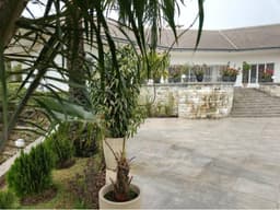 Vignette de Villa sur 2 hectares à vendre - Pigeon, Ngaliema, Kinshasa 10