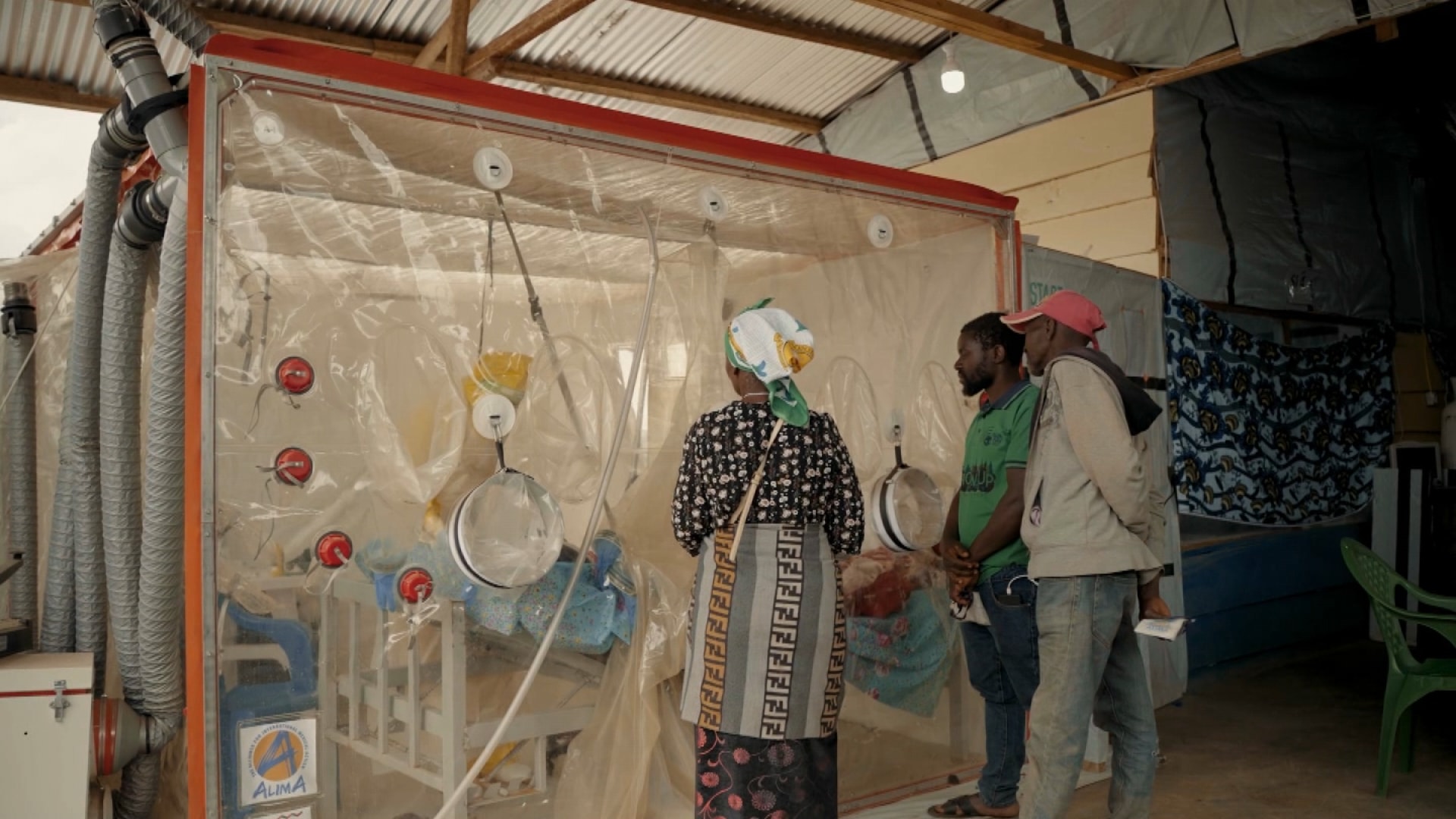 RDC : Un centre de traitement Ebola transparent améliore les soins et le lien familial article de nouvelles society – Dern...